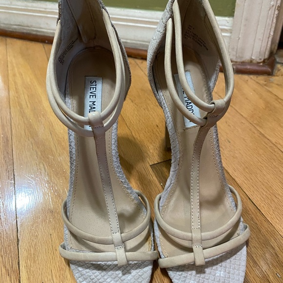 Heels - Picture 2 of 4